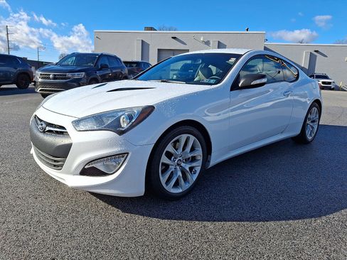 Used 2016 Hyundai Genesis 3.8 image 3