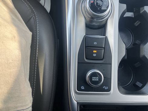 Used 2022 Ford Explorer XLT w/ Equipment Group 202A image 30