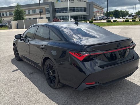 Used 2022 Toyota Avalon XSE FWD image 9