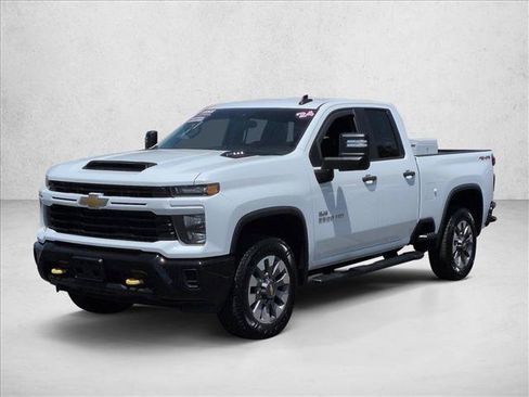 Used 2024 Chevrolet Silverado 2500 Custom w/ Custom Convenience Package AWD/4WD image 4
