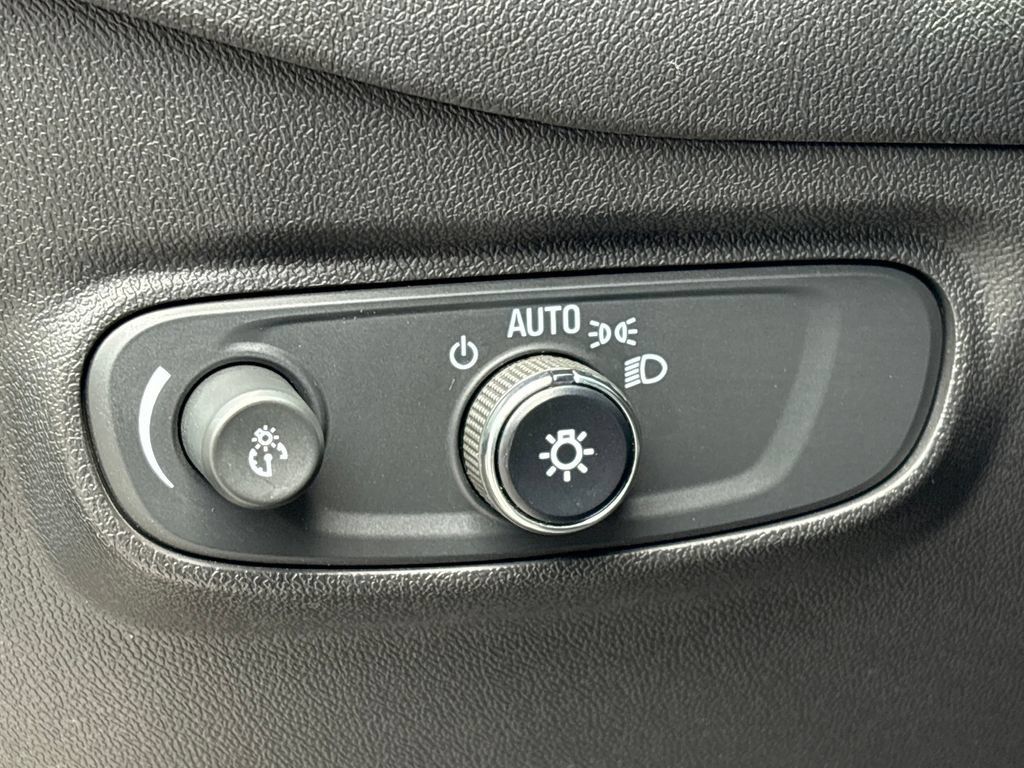 Used 2024 Chevrolet Equinox RS w/ RS Leather Package FWD image 11