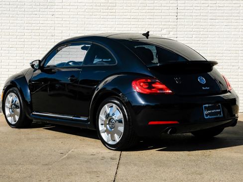 Used 2013 Volkswagen Beetle 2.0T image 7