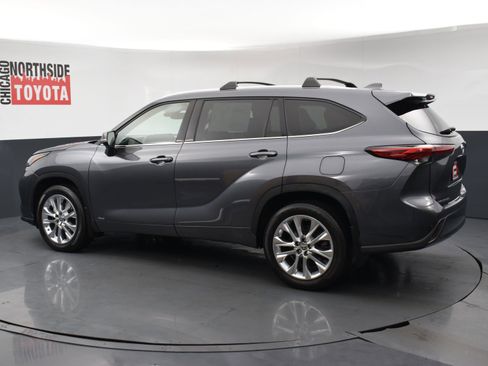 Used 2023 Toyota Highlander Limited AWD/4WD image 2