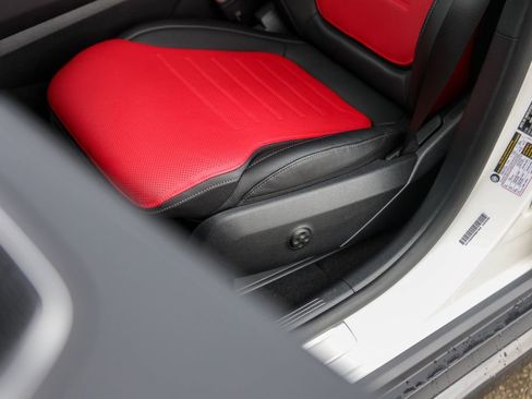 Used 2025 Mercedes-Benz GLC 43 AMG 4MATIC image 11