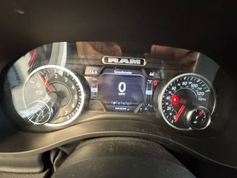 Used 2022 RAM 1500 Big Horn AWD/4WD image 14