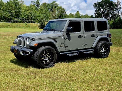 Used 2023 Jeep Wrangler Unlimited Sahara AWD/4WD image 3