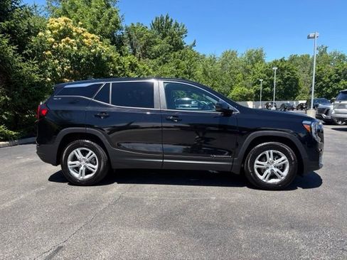 Used 2024 GMC Terrain SLE w/ LPO, Floor Liner Package FWD image 10