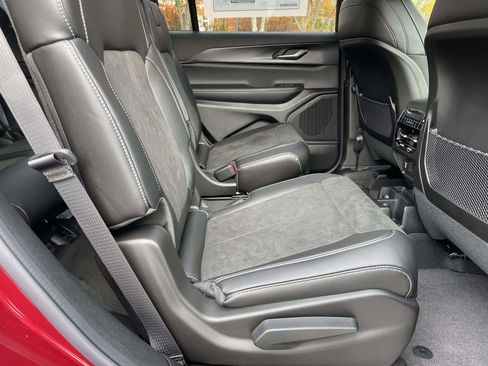 New 2025 Jeep Grand Cherokee L Altitude image 32