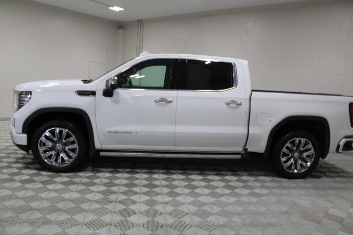 Used 2023 GMC Sierra 1500 Denali w/ Denali Reserve Package AWD/4WD image 9
