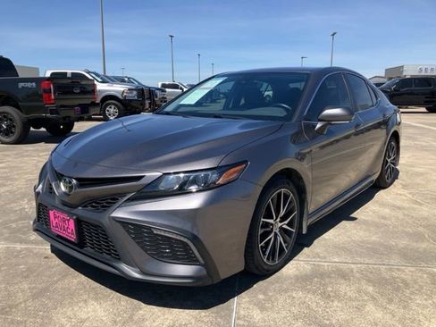 Used 2023 Toyota Camry SE FWD image 3