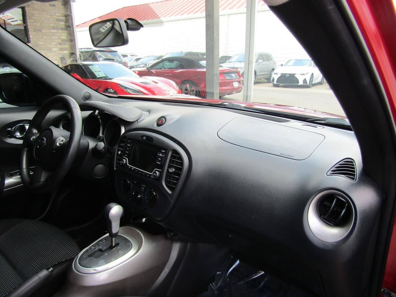 Used 2016 Nissan Juke S FWD image 10