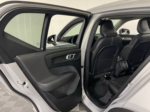 Certified 2025 Volvo XC40 B5 Core AWD/4WD image 27