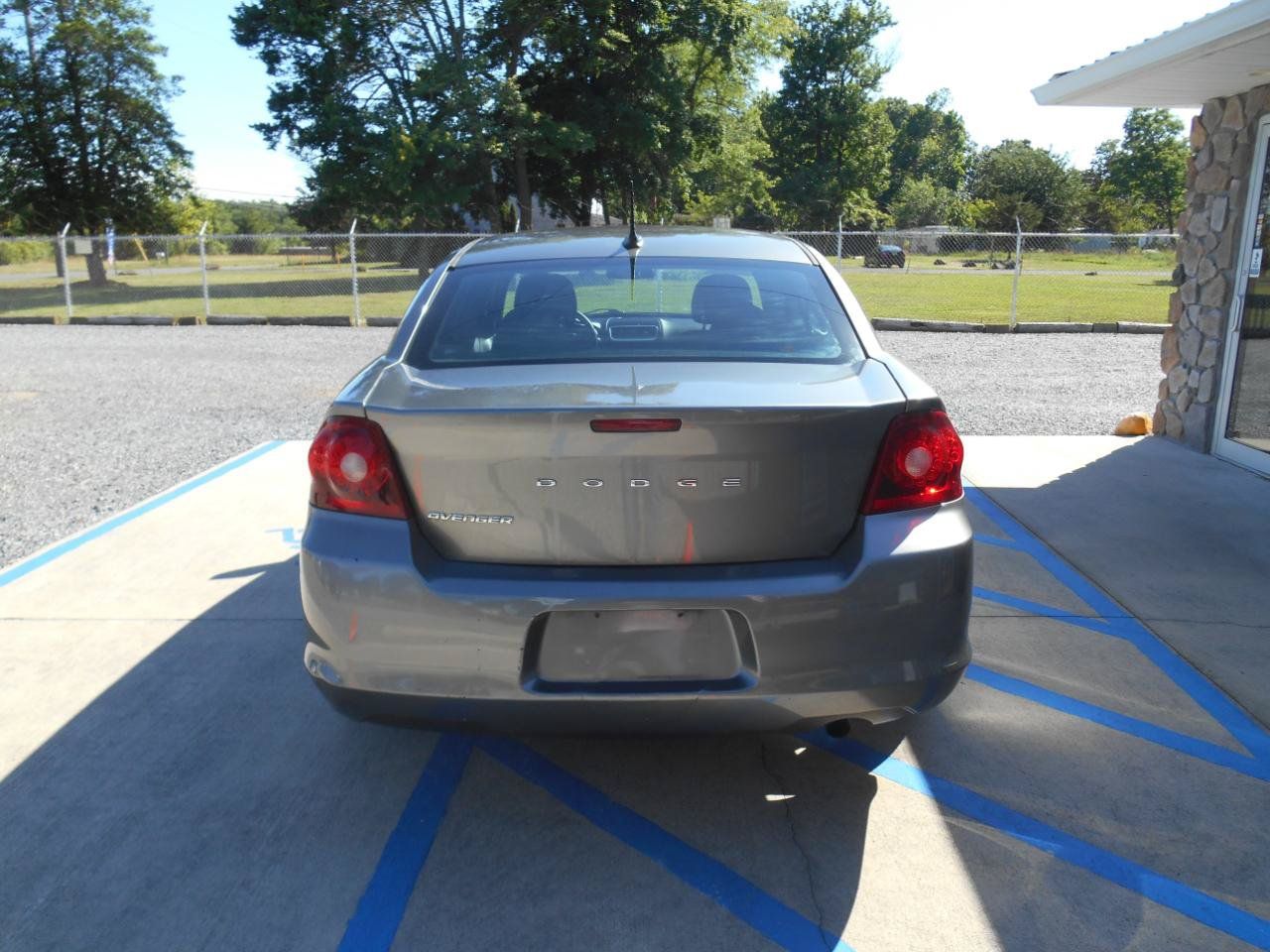 Used 2013 Dodge Avenger SE FWD image 15