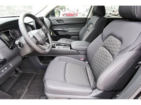New 2026 Nissan Pathfinder SV w/ SV Premium Package FWD image 6