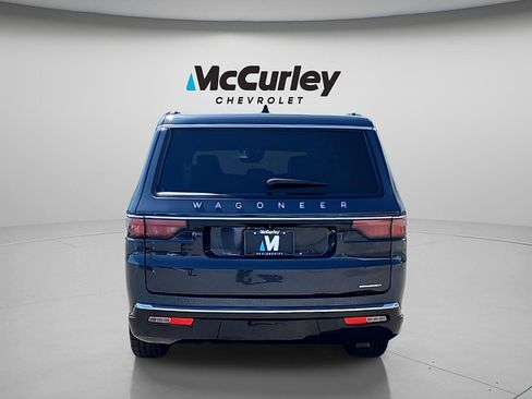 Used 2024 Jeep Wagoneer L Series II w/ Flexible Seating Group AWD/4WD image 6