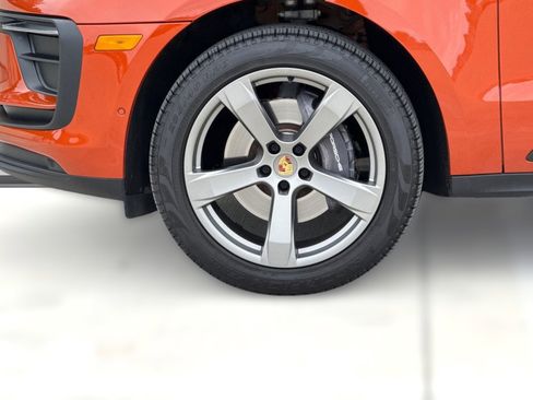 Used 2024 Porsche Macan AWD/4WD image 11