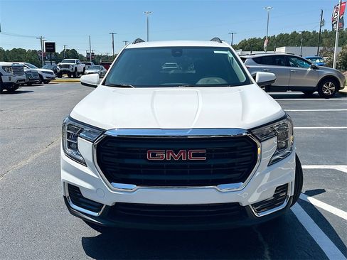New 2024 GMC Terrain SLE w/ Driver Convenience Package image 5