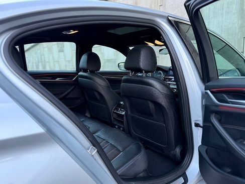 Used 2019 BMW 530i w/ Convenience Package RWD image 18