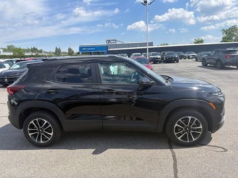 Used 2025 Chevrolet TrailBlazer LT AWD/4WD image 4