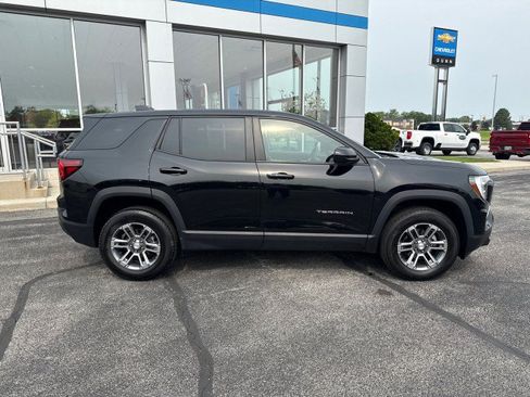 Used 2025 GMC Terrain Elevation AWD/4WD image 2