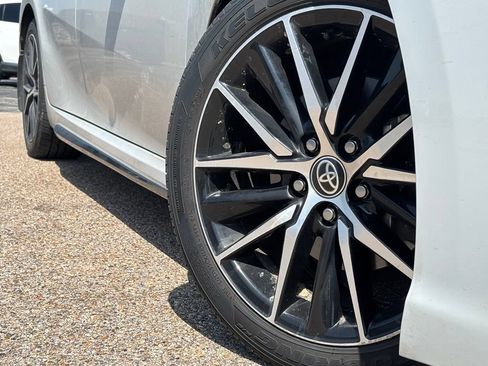 Used 2023 Toyota Camry SE FWD image 2