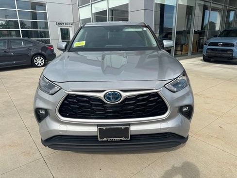 Used 2023 Toyota Highlander LE AWD/4WD image 2