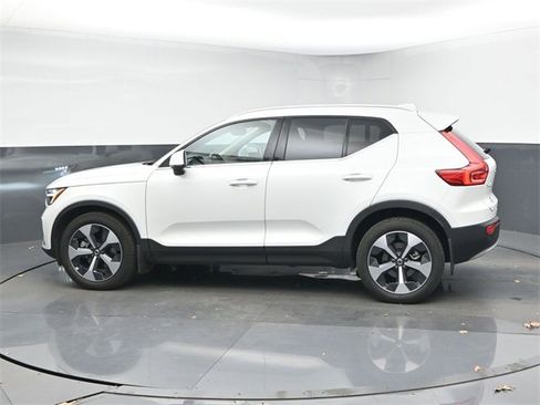 Used 2023 Volvo XC40 B4 Plus w/ Protection Package Premier image 5