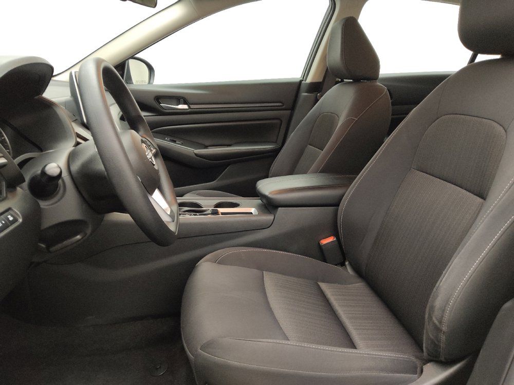 Used 2025 Nissan Altima 2.5 SV FWD image 17