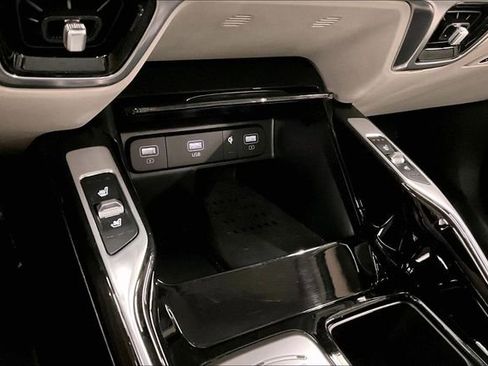 Used 2023 Kia Sorento SX Prestige image 29