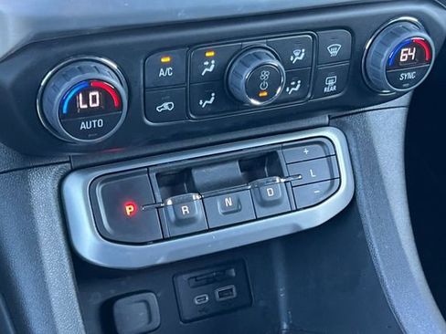 Used 2023 GMC Acadia SLT image 29