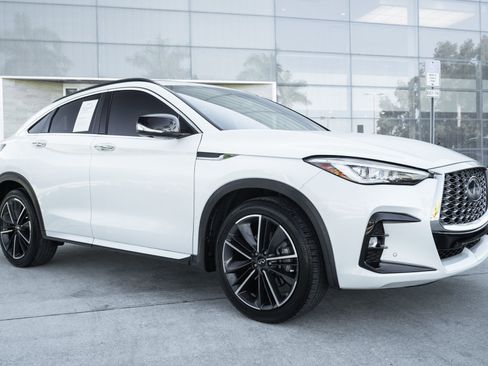 Certified 2023 INFINITI QX55 Essential image 3