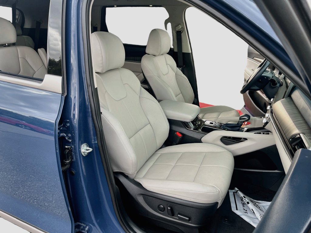 Used 2025 Kia Telluride EX w/ EX Captain's Chair Package AWD/4WD image 30