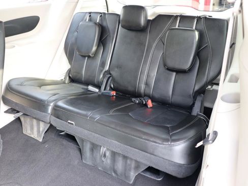 Used 2024 Chrysler Pacifica Touring-L FWD image 13