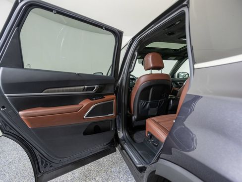 Used 2025 Kia Telluride SX Prestige AWD/4WD image 26