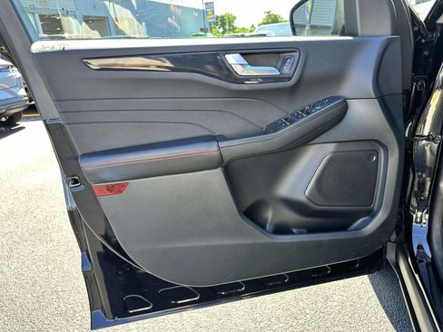 Used 2025 Ford Escape ST-Line w/ Tech Pack #1 image 9