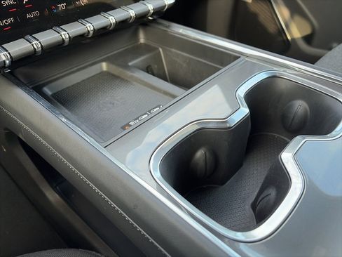 Used 2025 GMC Acadia Elevation image 23