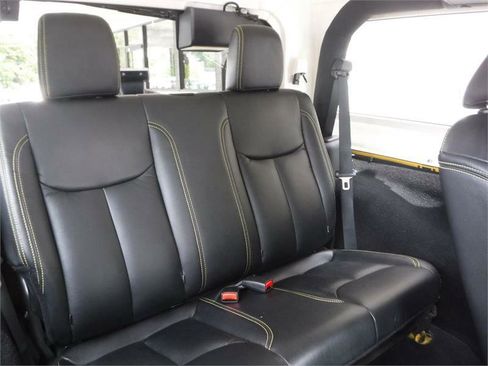 Used 2015 Jeep Wrangler Rubicon w/ Power Convenience Group image 5