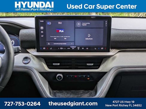 Used 2025 Ford Explorer Active RWD image 25
