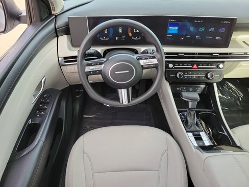 Certified 2025 Hyundai Tucson SE image 7