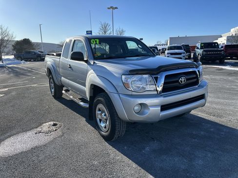 Used 2007 Toyota Tacoma PreRunner image 1