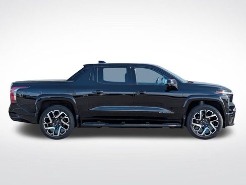 Used 2024 Chevrolet Silverado EV RST AWD/4WD image 2