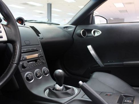 Used 2004 Nissan 350Z Touring RWD image 6