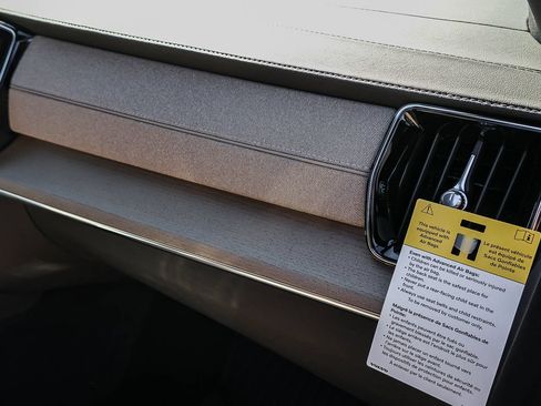 New 2026 Volvo XC90 B6 Plus w/ Protection Package Premier AWD/4WD image 18