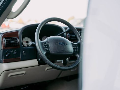 Used 2005 Ford F350 Lariat image 15