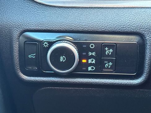 Used 2023 Ford Explorer Limited w/ Limited Technology Package image 34