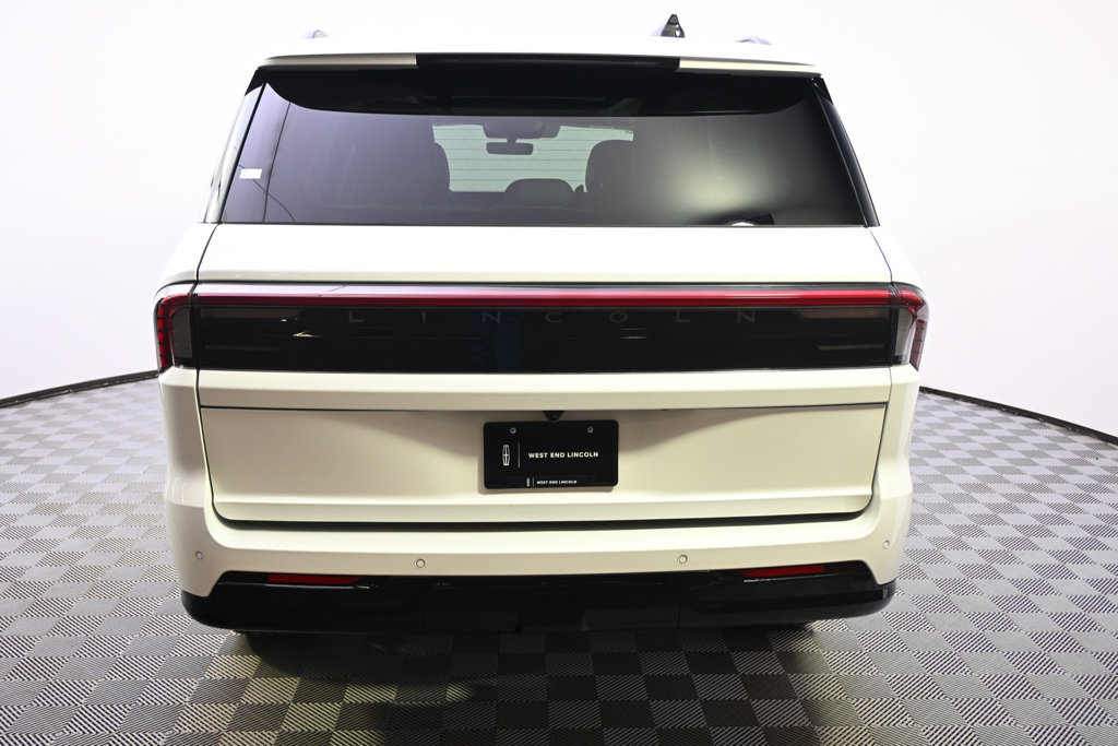 New 2026 Lincoln Navigator Reserve w/ Jet Appearance Package AWD/4WD image 5