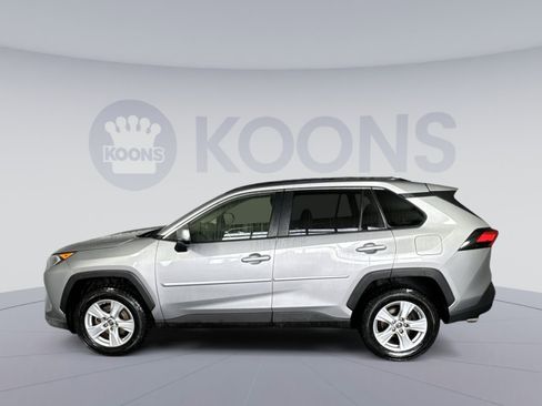 Used 2019 Toyota RAV4 XLE image 2