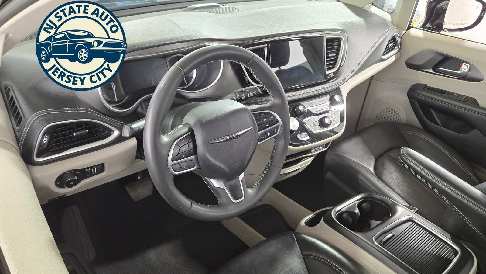 Used 2024 Chrysler Pacifica Limited FWD image 10