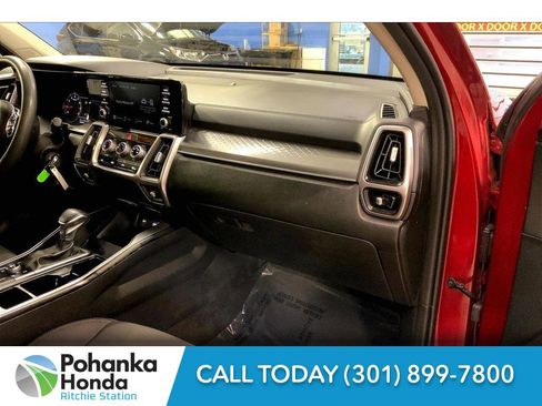 Used 2023 Kia Sorento LX image 17