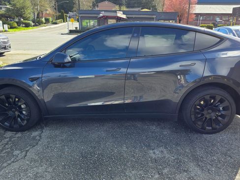 Used 2024 Tesla Model Y Long Range image 8